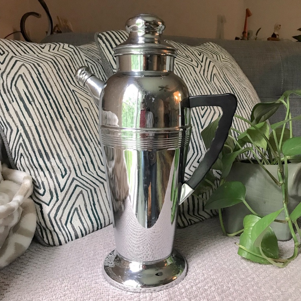 Art Deco Chrome Keystoneware Cocktail Shaker, Bakelite, Depression Era 1930s